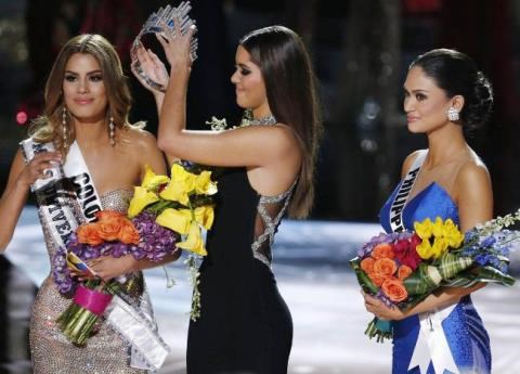 Giây phút bị tước vương miện của hoa hậu Colombia