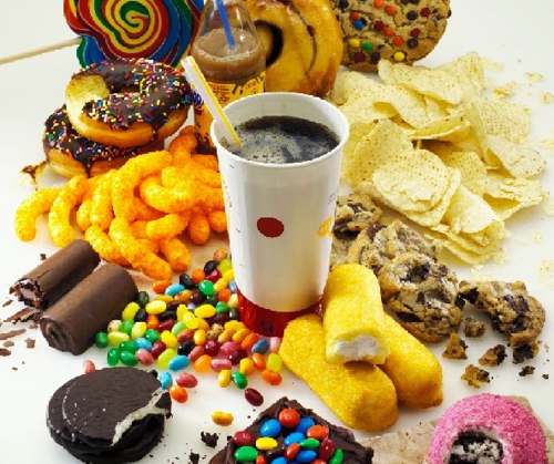 Nếu ăn quá nhiều, thực phẩm nhiều đường sẽ làm mất cân bằng giấc ngủ.